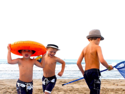 A la plage avec des enfants