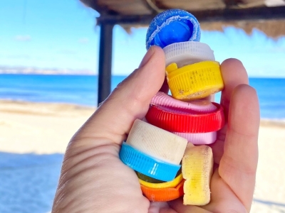 BOTTLE CAPS IN THE SEA