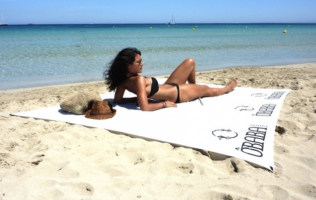  The Parisians' favorite beach towel. The XXL PARIS model was the first model of the brand launched in 2012. This PARIS model has been sold out and cannot be purchased unless reissued. All ÔBABA models are made in limited series. There is still a model printed in black with our logo but in blue, it is the IBIZA model. The brand created its unique pin system in 2012. Thanks to this peg system you can connect your ôbaba to the ground and forget about the wind. All ÔBABA beach sheets are OEKO-TEX Standard 100 certified. This label guarantees the absence of substances harmful to your health and skin. You can lie on top of an ôbaba with complete confidence and protect yourself from the sand. gray, patterned beach towel, patterned beach towel, custom beach towel, custom beach towel, giant sarong, peg beach towel, grey, sarong, unique 